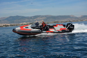 Außenbord-Schlauchboot / zweimotorig / Stufenrumpf / Doppelkonsole