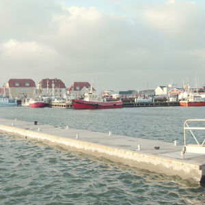 schwimmender Wellenbrecher