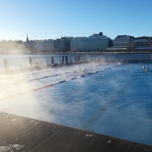 Schwimmbecken mit Auftrieb 1