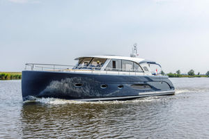 Motoryacht für Kreuzfahrten 1