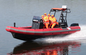 Außenbord-Schlauchboot / zweimotorig / RIB / Mittelkonsole