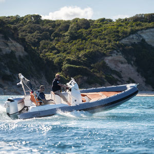 Außenborder-Schlauchboot