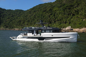 Fahrten-Motoryacht / Flybridge / Open / 4 Kabinen