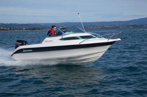 Cabin-Cruiser / Außenborder - 495 CLASSIC XL - Buccaneer - Open / mit Seitenkonsole / max. 4 Personen