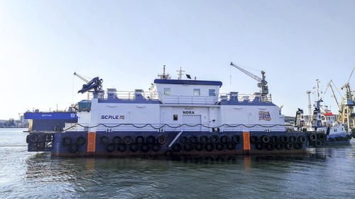 Kahn - SeaFarm Feeder Center 400 - scaleaq - Feederschiff