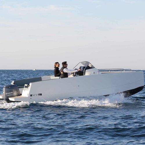Außenborder-Walkaround - M6 - Nuva Yachts - mit Mittelkonsole / max. 8 Personen / mit Kabine
