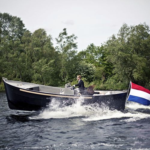 Innenborder-Konsolenboot - S-740 - Waterdream BV - Stufenrumpf / mit Mittelkonsole / Wasserski