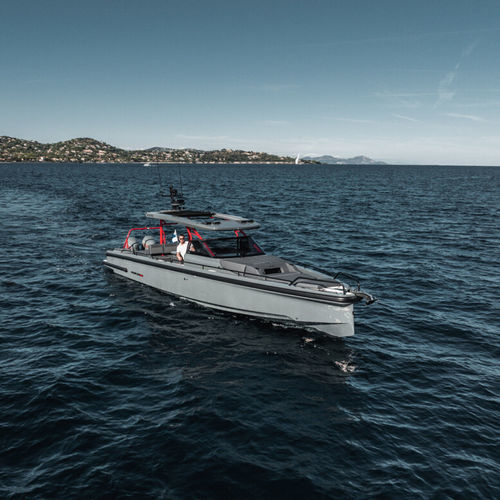 Express-Cruiser / Außenborder - Shadow 1000 Sun-Top Phantom - Brabus Marine - zweimotorig / Open / max. 12 Personen