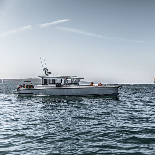 Express-Cruiser / Außenborder - Shadow 900 XC Cross - Brabus Marine - zweimotorig / mit Steuerhaus / für sportliches Fahrtensegeln
