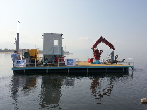 Arbeitsfrachtkahn-Berufsschiff - akuakare - Boot für Aquakulturen