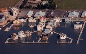 Schwimmendes Dorf - International Marine Floatation Systems, Inc. (IMFS)