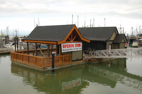 Schwimmendes Restaurant - Crab King - International Marine Floatation Systems, Inc. (IMFS)