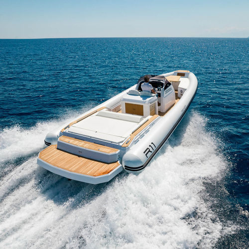 Innenborder-Schlauchboot - R11 BOW RIDER - RENIER - zweimotorig / halbstarr / mit Mittelkonsole