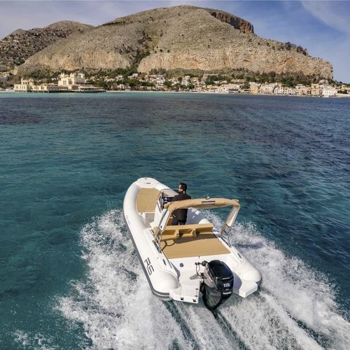 Außenborder-Schlauchboot - R6 - RENIER - halbstarr / mit Mittelkonsole / max. 10 Personen