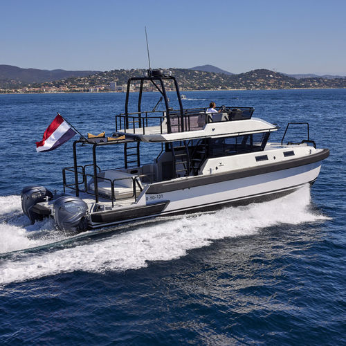 Express-Cruiser / Katamaran - Vandal Marine BV - Außenborder / zweimotorig / Flybridge