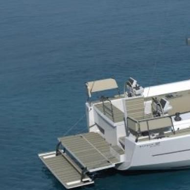 Plattform mit Elektromotor - NOVAL - einziehbar / für Segelyachten / Teakholz