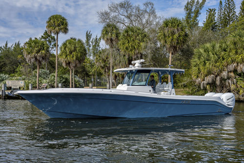 Express-Cruiser / Außenborder - 39' SPECIALE - HCB Yachts - dreimotorig / Open / mit Mittelkonsole