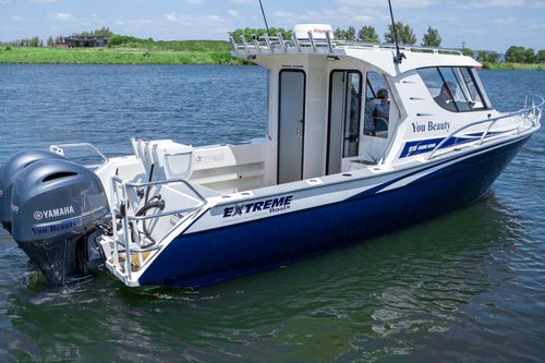 Angelboot für Tagesfahrten / Außenborder - 915 GAME KING - Extreme Boats EU Ltd. - zweimotorig / mit Steuerhaus / Offshore