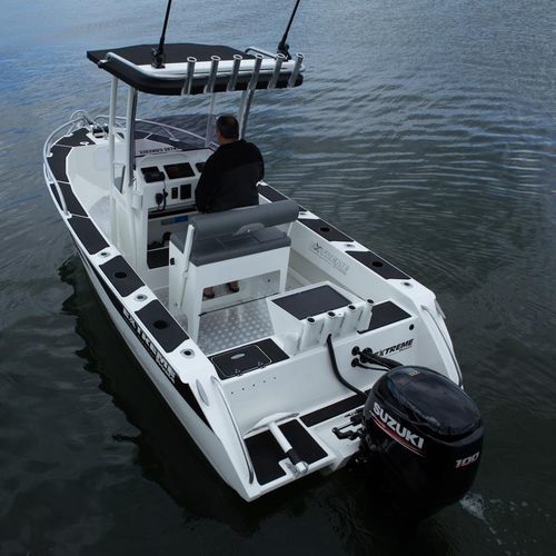 Außenborder-Konsolenboot - 545 CC - Extreme Boats EU Ltd. - mit Mittelkonsole / für Angelsport / Aluminium