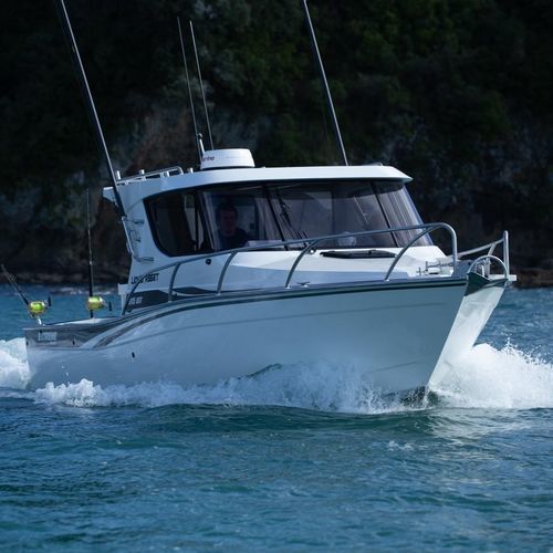 Cabin-Cruiser / Innenborder - 915 XST - Extreme Boats EU Ltd. - Diesel / mit Steuerhaus / für Angelsport