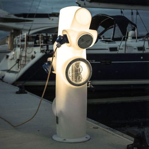 Säule mit integrierter Beleuchtung - CORAL - KEHA3 OÜ - Stromversorgung / Wasserversorgung / für Steg