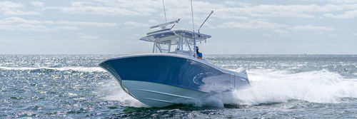 Außenborder-Konsolenboot - 36′ - Invincible Boat Company - dreimotorig / mit Mittelkonsole / schnell