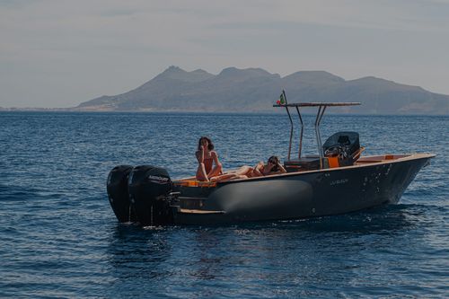 Außenborder-Konsolenboot - LEVANZO 25 - LILYBAEUM YACHT SRL - zweimotorig / mit Mittelkonsole / Sportfischer