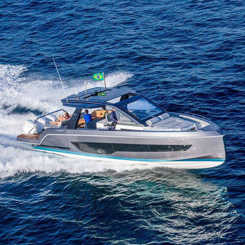 Express-Cruiser / Außenborder - V44 - Schaefer Yachts - dreimotorig / Hardtop / max. 14 Personen