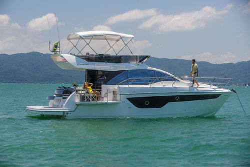 Express-Cruiser / Innenborder - 450 - Schaefer Yachts - zweimotorig / Flybridge / max. 14 Personen