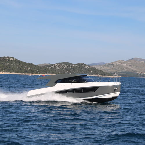 Express-Cruiser / Katamaran - M37 OPEN - MAKAI Yachts - Innenborder / zweimotorig / Open