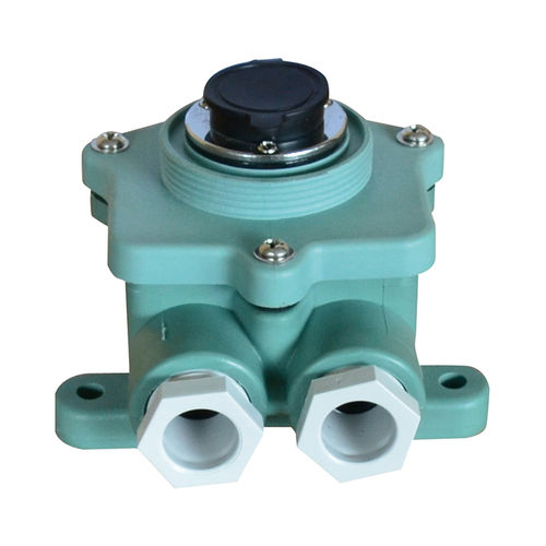 Wasserdichte elektrische Stecker / für Schiffe - IMPA 330648 - Zhejiang Bozhou Marine Electric Technology Co., Ltd. - für Boot / innen / mit Schalter