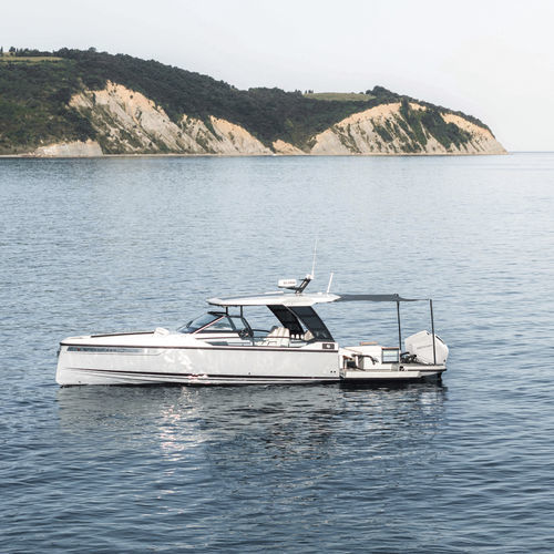 Express-Cruiser / Außenborder - 320 GTO - Saxdor Yachts Oy - zweimotorig / Open / mit Mittelkonsole