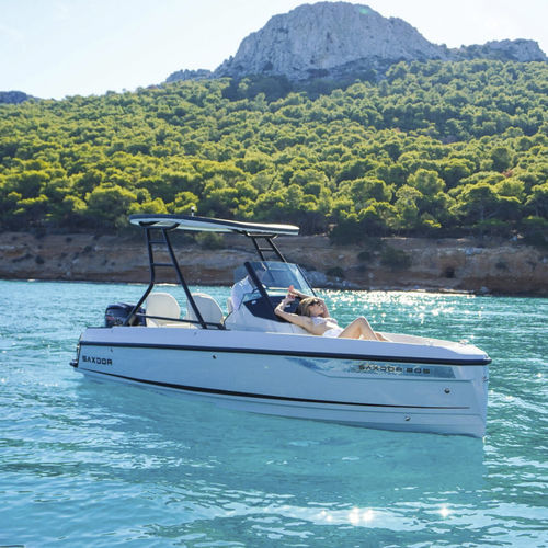 Außenborder-Konsolenboot - 205 - Saxdor Yachts Oy - Stufenrumpf / mit Mittelkonsole / max. 6 Personen
