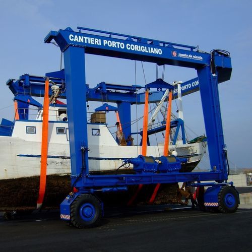 Ferngesteuerter Travellift - 100V - Eden Tech Srl - mit Allradlenkung / Vierradantrieb / Ackermann Lenkung