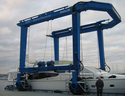 Ferngesteuerter Travellift - 80V - Eden Tech Srl - mit Allradlenkung / Vierradantrieb / Ackermann Lenkung