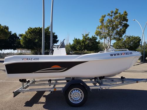 Außenborder-Konsolenboot - VORAZ  400 OPEN - VORAZ Astilleros - mit Mittelkonsole / Sportfischer / max. 5 Personen