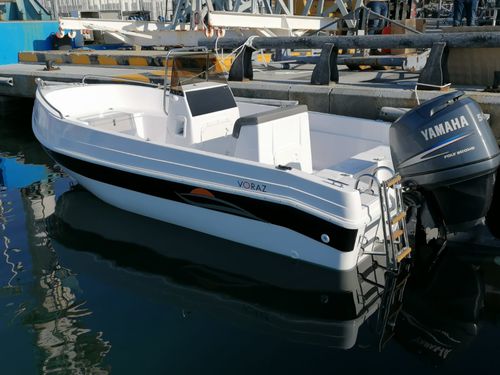 Außenborder-Konsolenboot - VORAZ  475 OPEN - VORAZ Astilleros - mit Mittelkonsole / Touring / für Angelsport