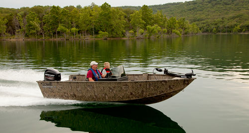 Bass-Boat / Außenborder - FM 165 PRO SC POLY CAMO - Lowe - mit Seitenkonsole / Sportfischer