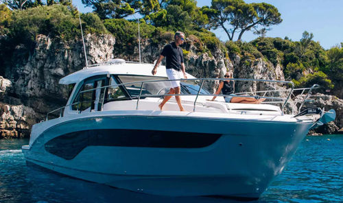 Dreimotoriger Express-Cruiser - Antares 12 Coupé - Bénéteau Motorboats - Hardtop / max. 12 Personen / max. 10 Personen