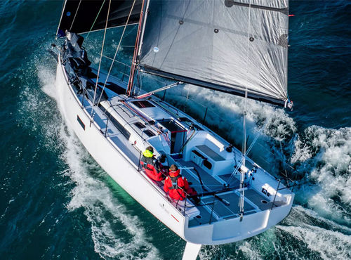 Regatta-Segelboot - First 36 SE - Bénéteau Sailboats - für Fahrten- und Regattasegeln / 3 Kabinen / 7 Kojen
