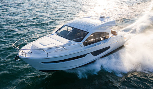 Express-Cruiser / Innenborder - C42 - Sessa Marine - zweimotorig / Gleiter / Hardtop