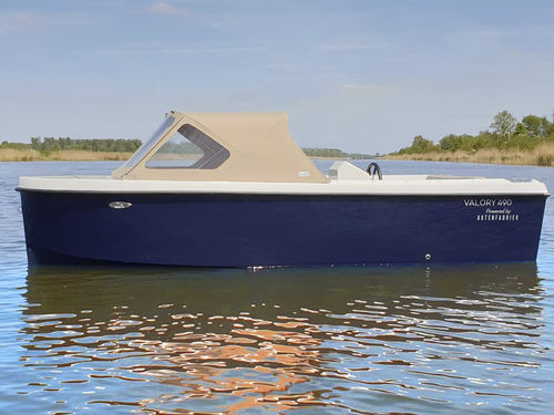 Außenborder-Konsolenboot - Premium V520 - Boatbuilding Motor Yacht Sp. Z o.o. - halbstarr / mit Mittelkonsole / max. 6 Personen
