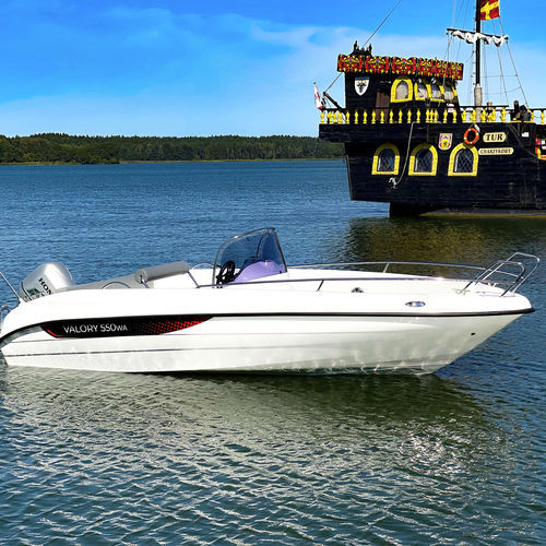 Außenborder-Konsolenboot - V550  - Boatbuilding Motor Yacht Sp. Z o.o. - halbstarr / mit Mittelkonsole / traditionell