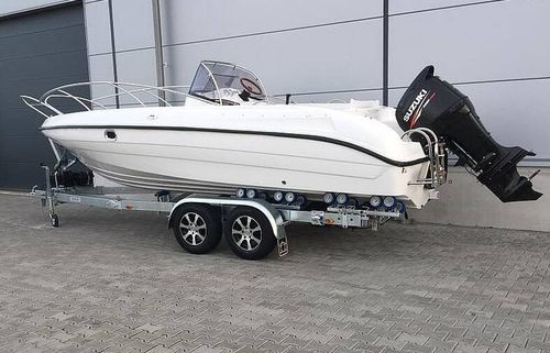 Außenborder-Daycruiser - V630  - Boatbuilding Motor Yacht Sp. Z o.o. - Festrumpf / Open / mit Mittelkonsole