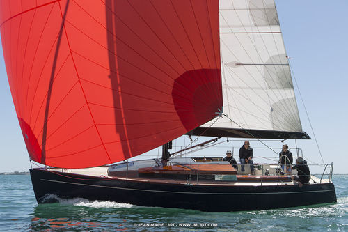 Küstenfahrten-Segelboot - TOFINOU 10 - Tofinou - 2 Kabinen / 4 Kojen / mit schwenkbarem Kiel