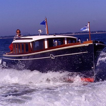 Express-Cruiser / Innenborder - ANDREYALE 10 - Tofinou - Diesel / für Kreuzfahrten / klassisch