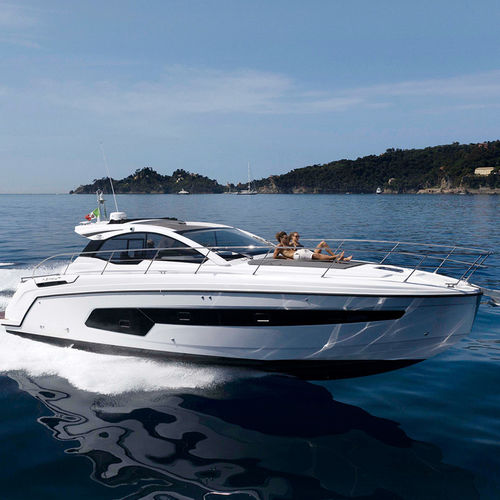 Express-Cruiser / Innenborder - ATLANTIS 45 - Azimut - zweimotorig / Hardtop / für Kreuzfahrten