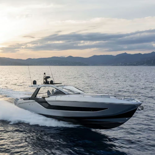Express-Cruiser / Außenborder - VERVE 48 - Azimut - dreimotorig / Open / mit Doppelkonsole