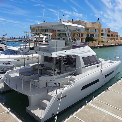 Express-Cruiser / Katamaran - R4 - Ocean Renegade - Innenborder / elektrisch / hybrid