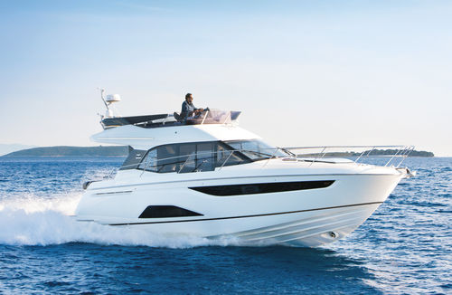 Express-Cruiser / Innenborder - R40 - BAVARIA YACHT - zweimotorig / Hardtop / Flybridge